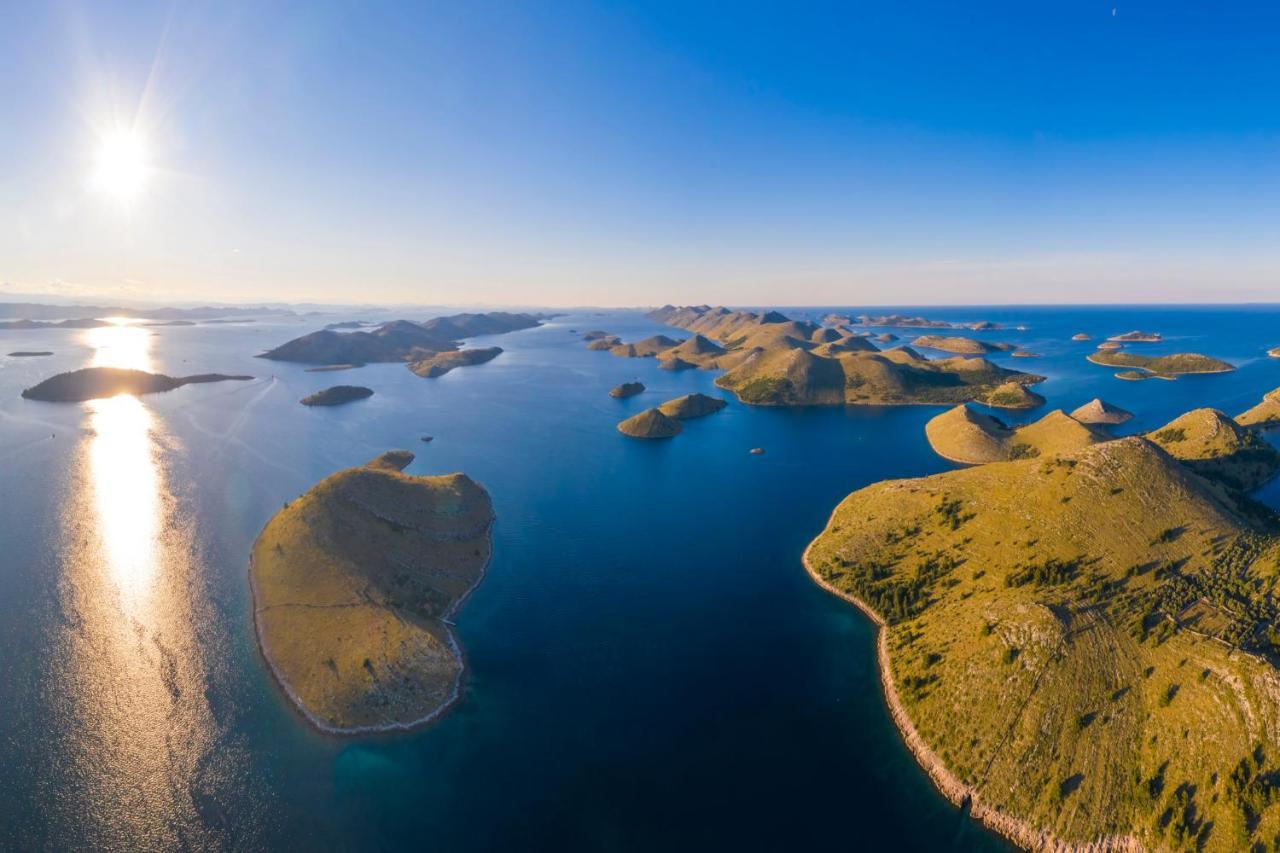 Modern Oceanview Leilighet Metajna Eksteriør bilde